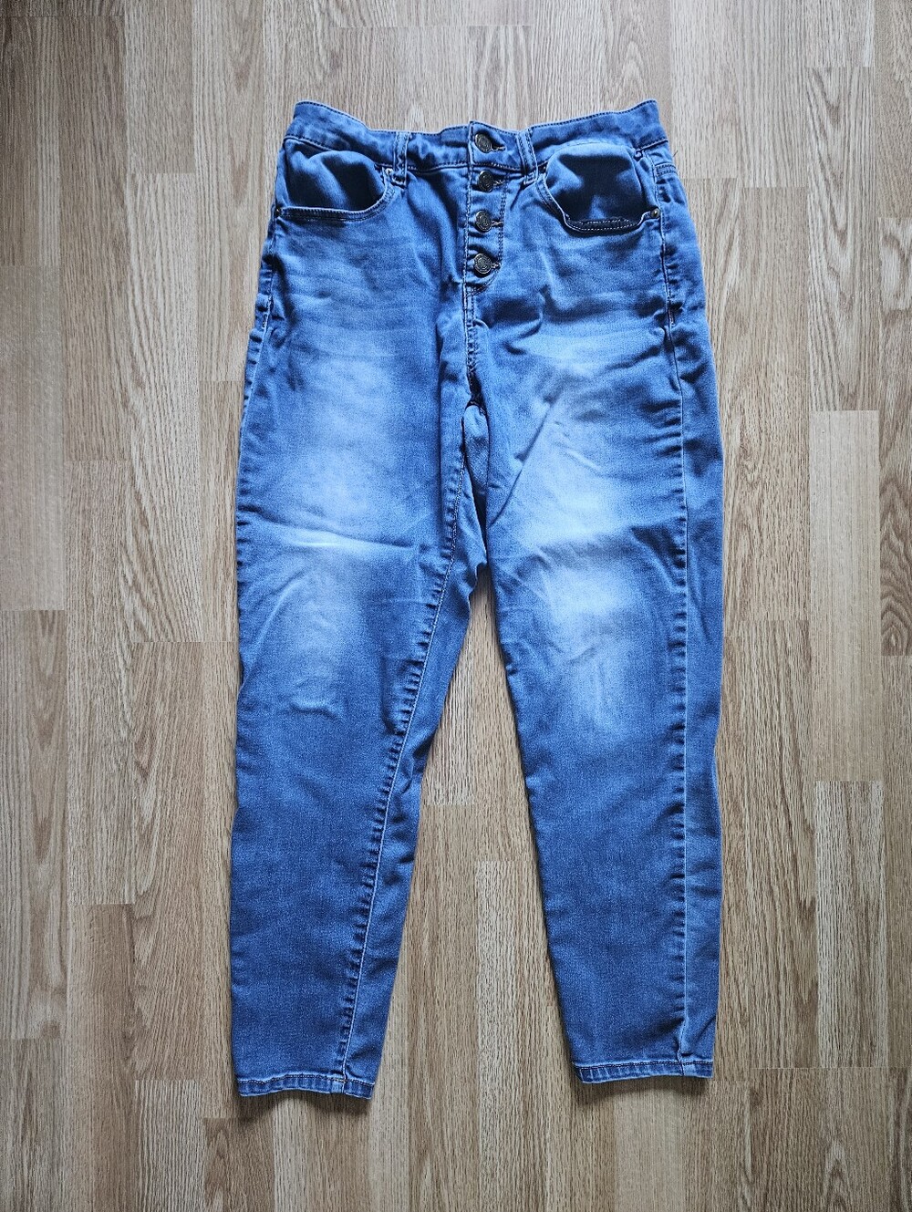 SO High-Rise Light Blue Button-Front Jean Capri